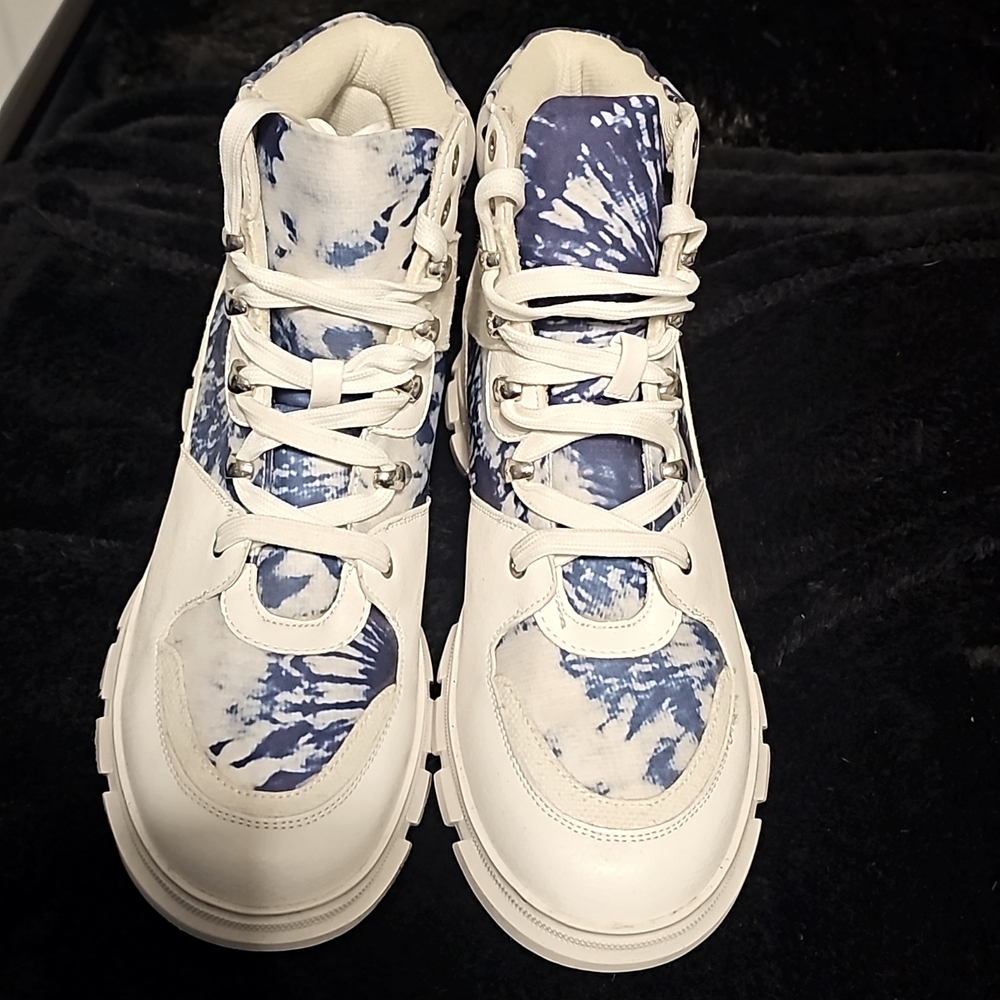NWOT Just fabulous Arden High Top Sneakers